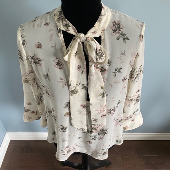 UO | Kimchi Blue | Olivia Floral Tie Neck Blouse - Picture 5 of 12